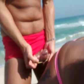 Corredor-espanhol-comendo-CD-feminina-na-praia-da-Reserva-sexo-gay-transs-Amador