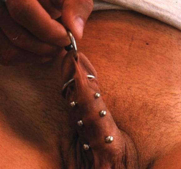 pica pequena negro piercing dick rolagay