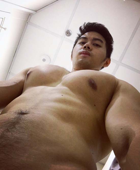 gay asian oriental musculoso pelado banheiro