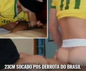 Torcedor brasileiro garante final da copa com rola de 23cm no cu - Amador
