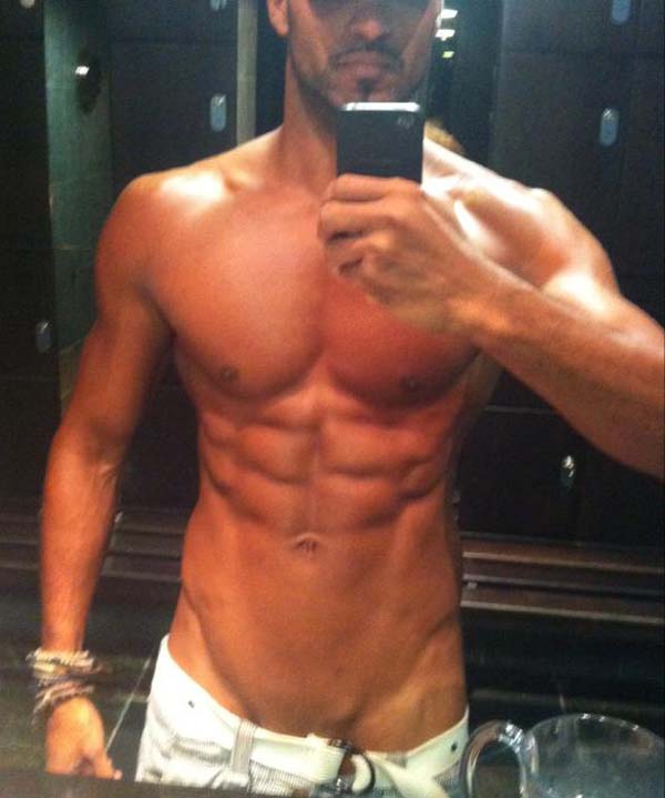 Ricky Whittle naked pelado pauzudo