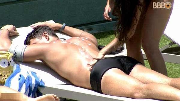 antonio pegando sol gemeo bbb17 sunga bundudo