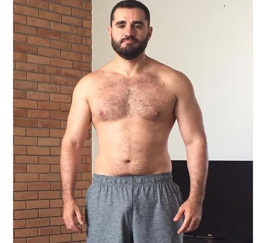 jornalista marcelo cosme sem camisinha mala marcando no short