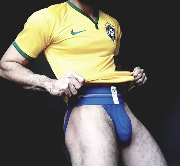 torcedor brasileiro pau volumoso na cueca