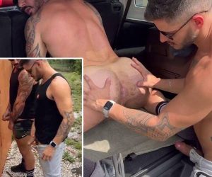 Manjou o cara mijando e rendeu sexo no carro