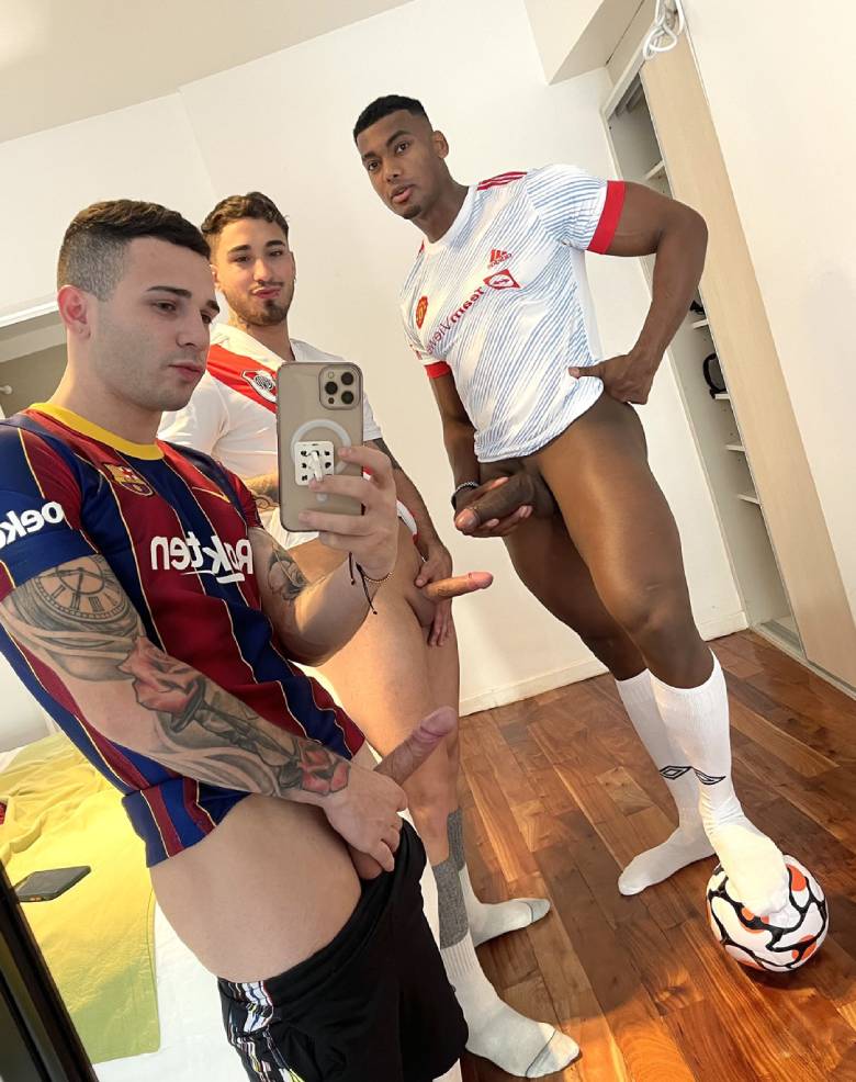 donos da bola homens pau duro camisa de futebol sexo gay copa 2