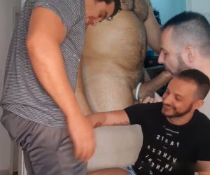 Vizinho de ator pornô leva pau